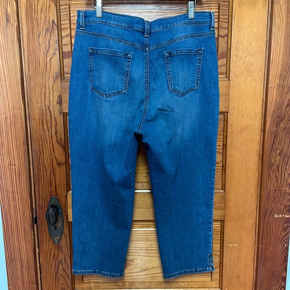 Gloria Vanderbilt Amanda size 14 Jean Capri 5 pockets slit and rivets at ankle - Picture 2 of 8